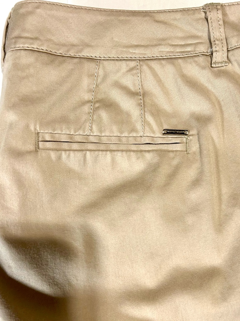 White House Black Market Tan Khaki Crop Pants. Size 8 - Picture 11 of 11